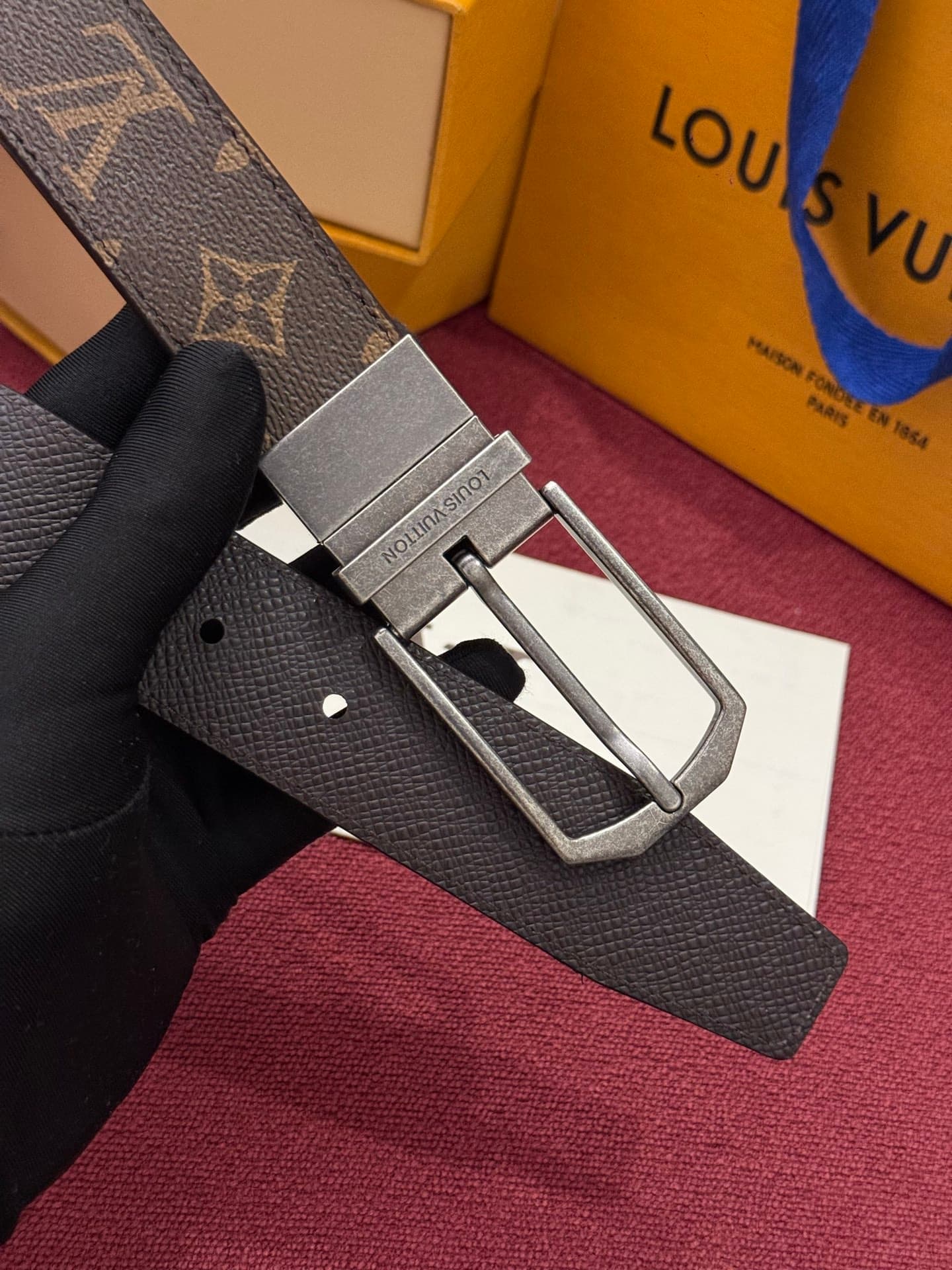 C32957 This Slender double-sided belt features Monogram-coated canvas and leather, along with intricate buckles and metal bands bearing the Louis Vuitton logo. — image 4