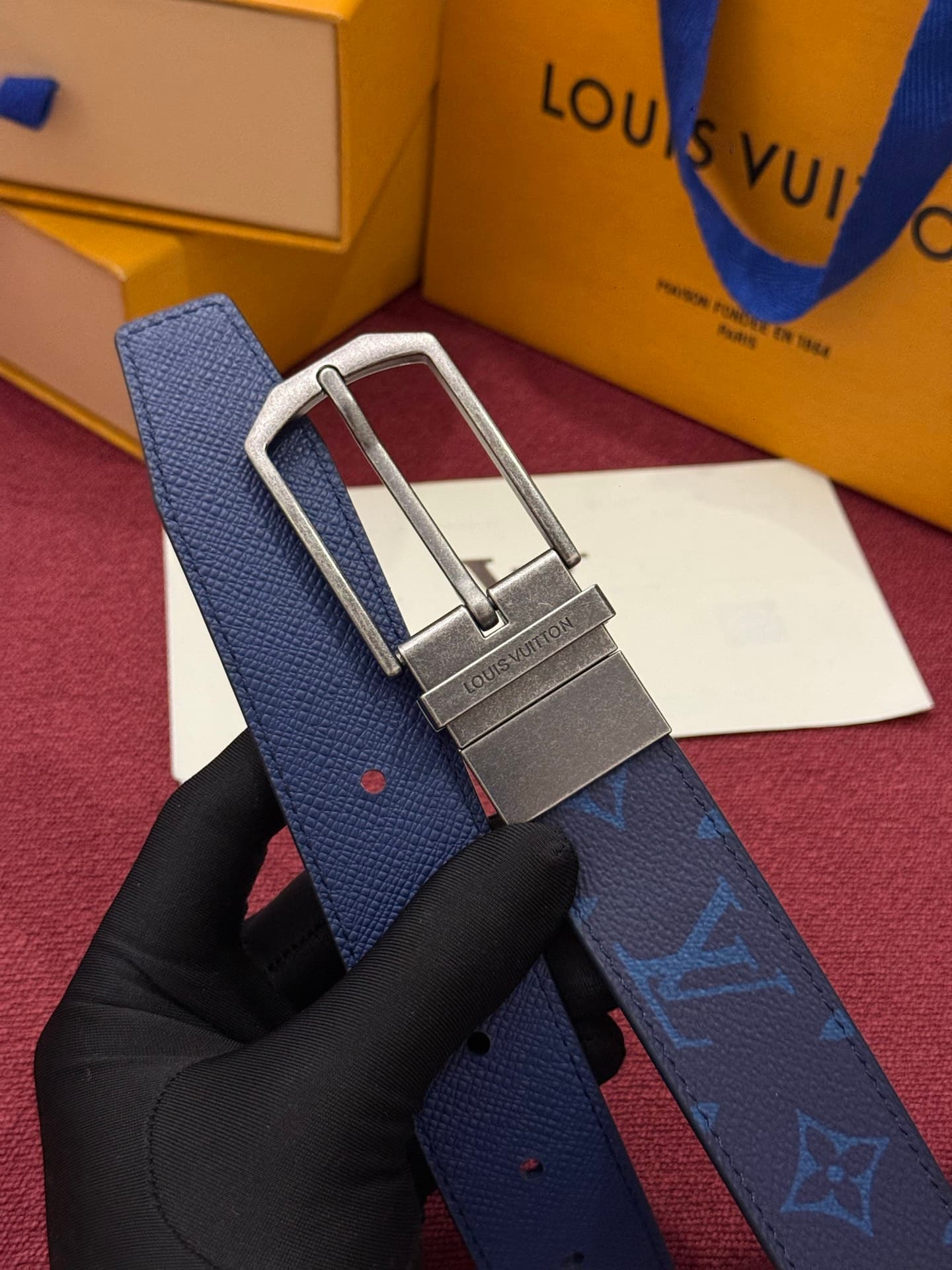 C32953 This Slender double-sided belt features a Monogram-coated canvas and leather material, along with delicate buckles and metal straps bearing the Louis Vuitton logo. — image 2