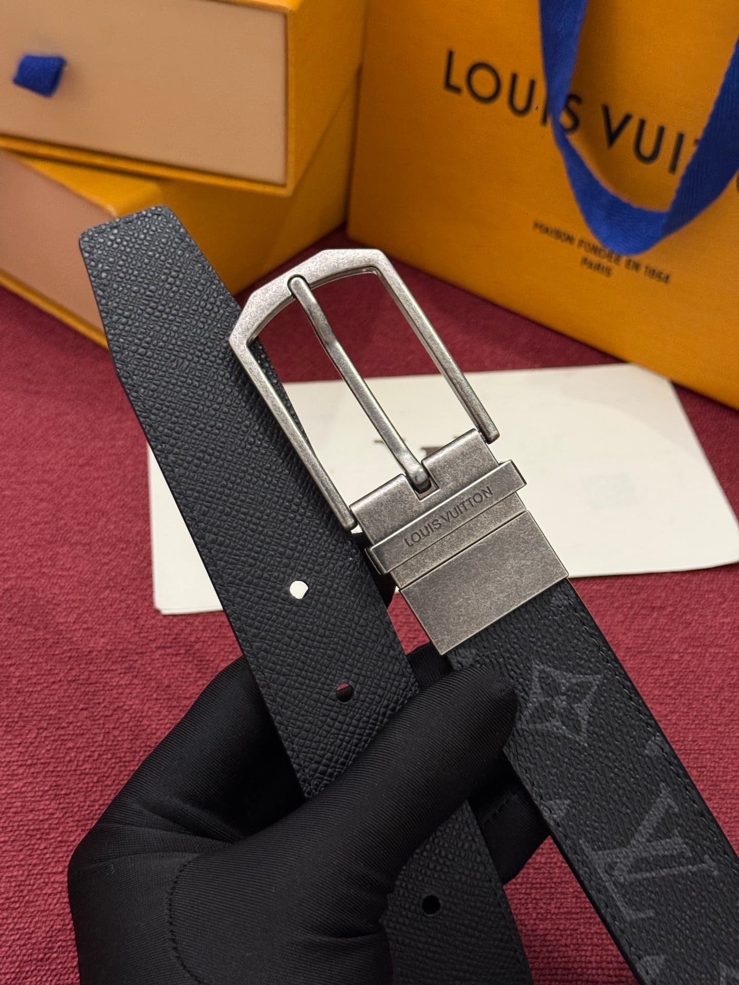 C32955 This Slender double-sided belt features Monogram-coated canvas and leather materials, along with intricate buckles and metal bands adorned with Louis Vuitton logos. — image 2
