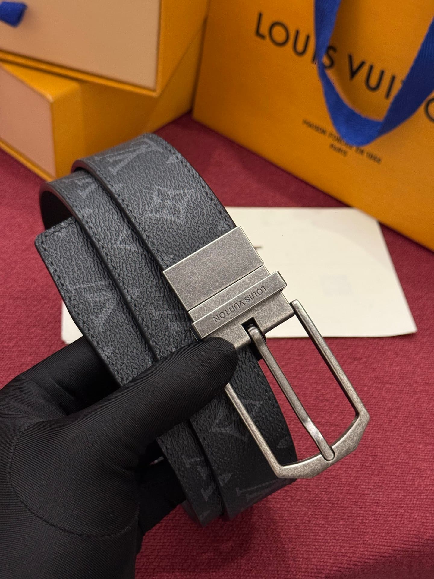 C32955 This Slender double-sided belt features Monogram-coated canvas and leather materials, along with intricate buckles and metal bands adorned with Louis Vuitton logos. — image 7