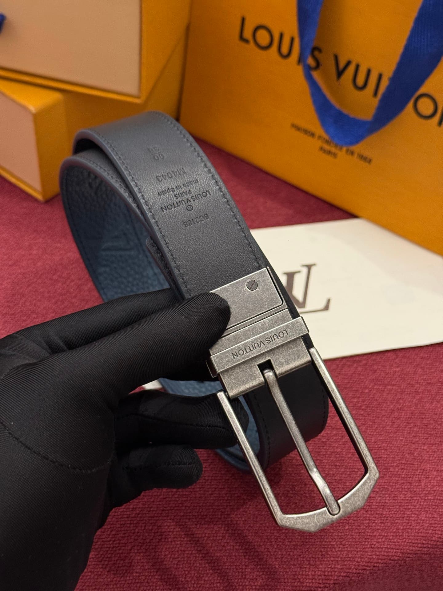 C32952 This Slender double-sided belt is made of Monogram leather, offering a stylish look. It features intricate buckles and metal belt loops with Louis Vuitton branding. — image 6