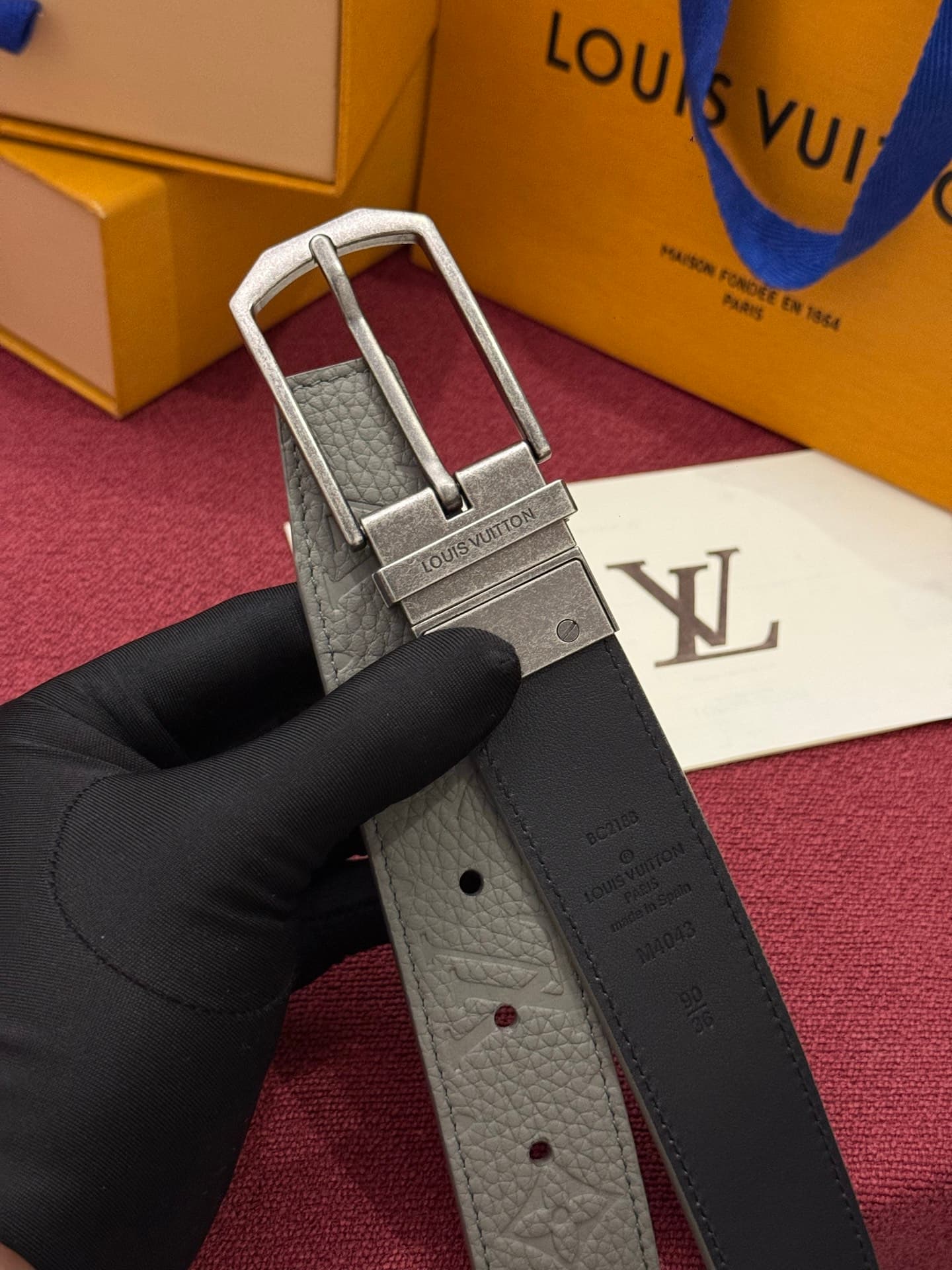 C32951 This Slender double-sided belt is made of Monogram leather, offering a stylish look. It features intricate buckles and metal bands with Louis Vuitton logos. — image 3