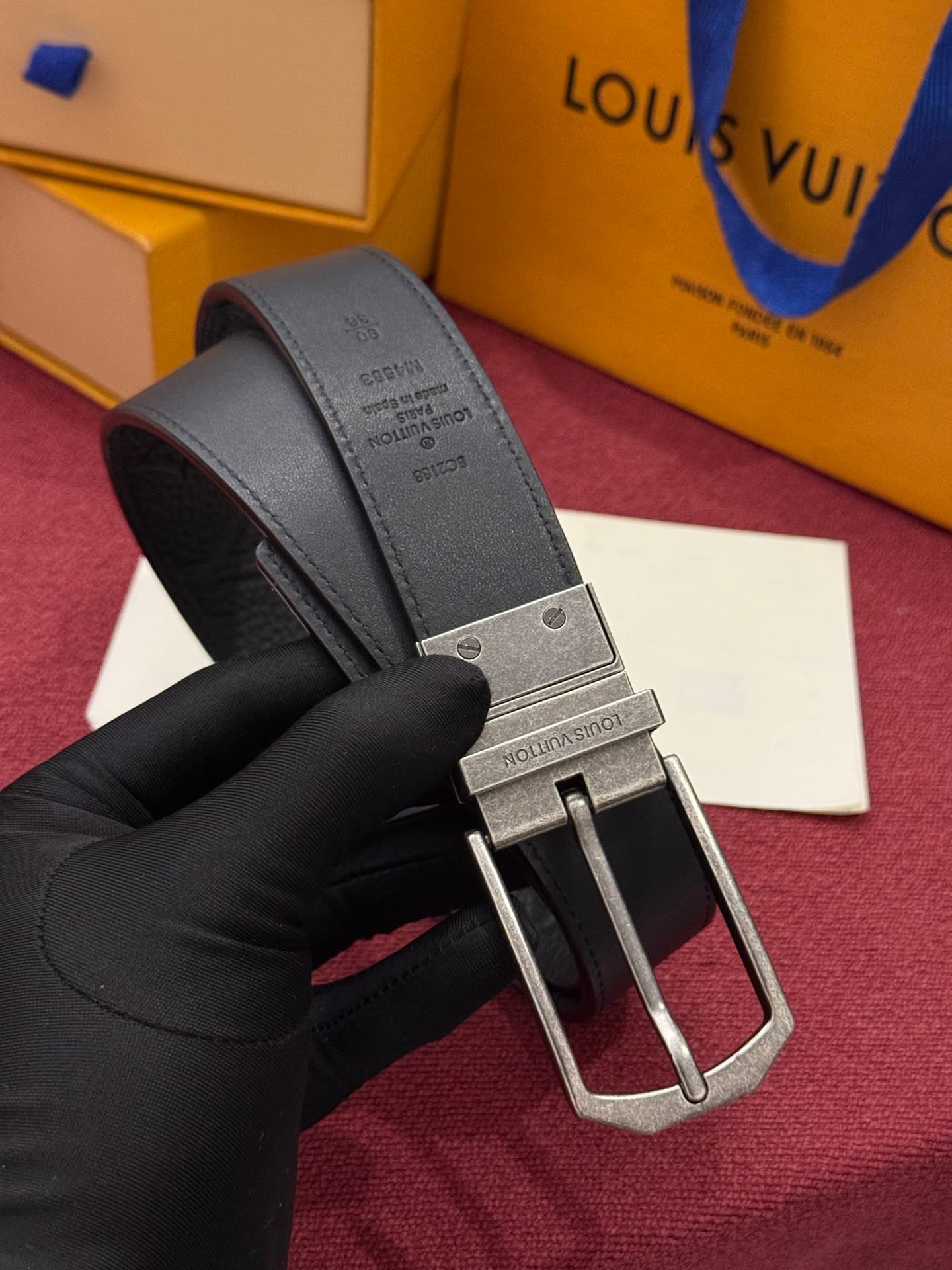 C32950 This Slender double-sided belt is made of Monogram leather, offering a stylish look. It features intricate buckles and metal belt loops with Louis Vuitton logos. — image 6