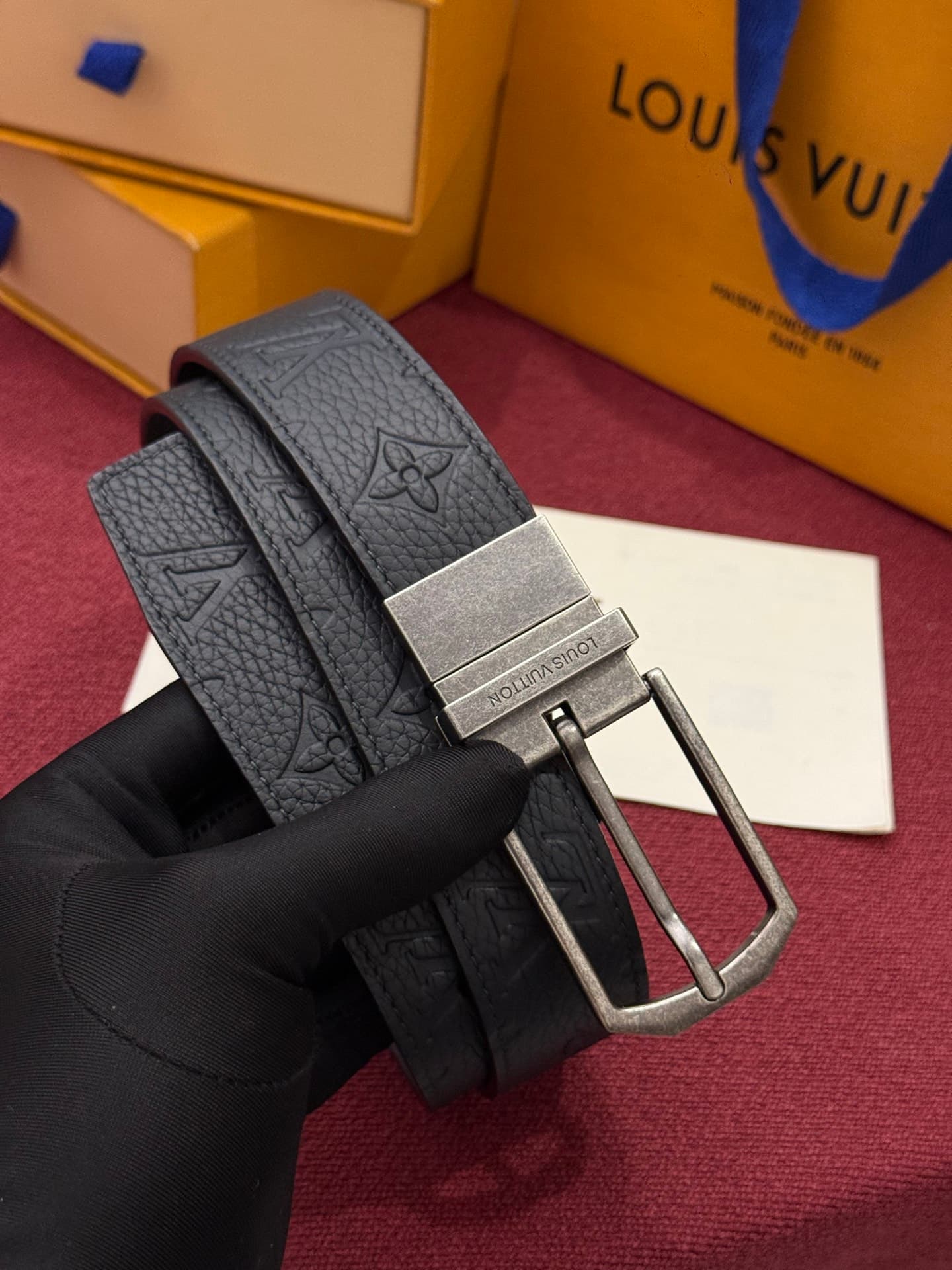 C32950 This Slender double-sided belt is made of Monogram leather, offering a stylish look. It features intricate buckles and metal belt loops with Louis Vuitton logos. — image 7