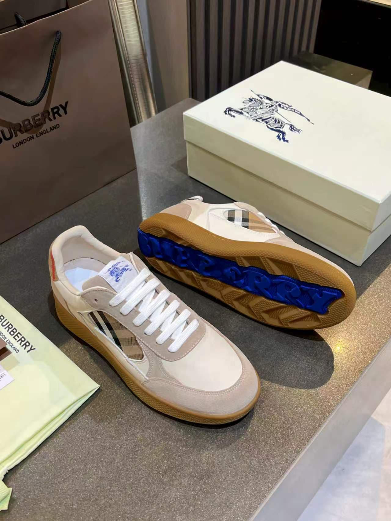 D3143 BURBERRY — image 3