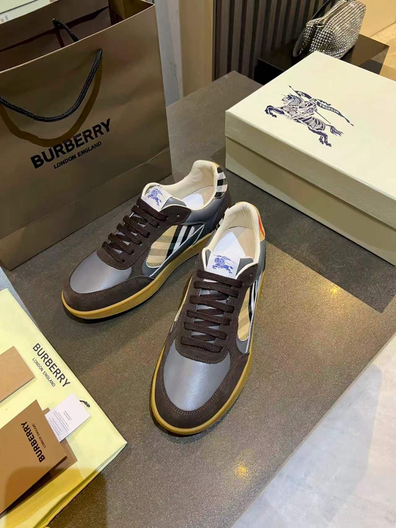 D3139 BURBERRY — image 3