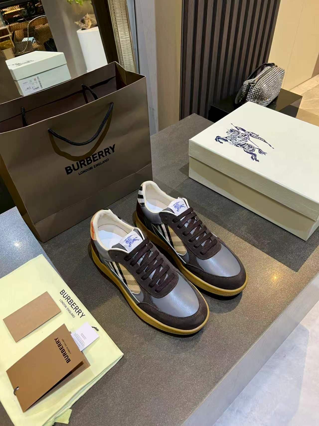 D3139 BURBERRY — image 2