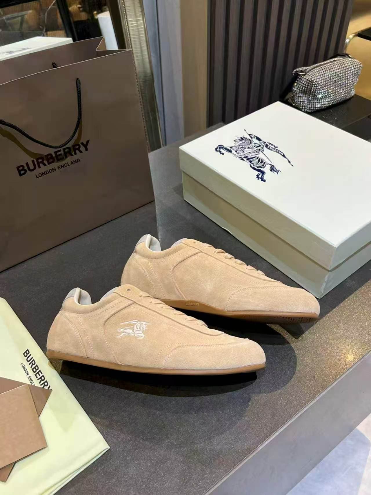 D3147 BURBERRY — image 4