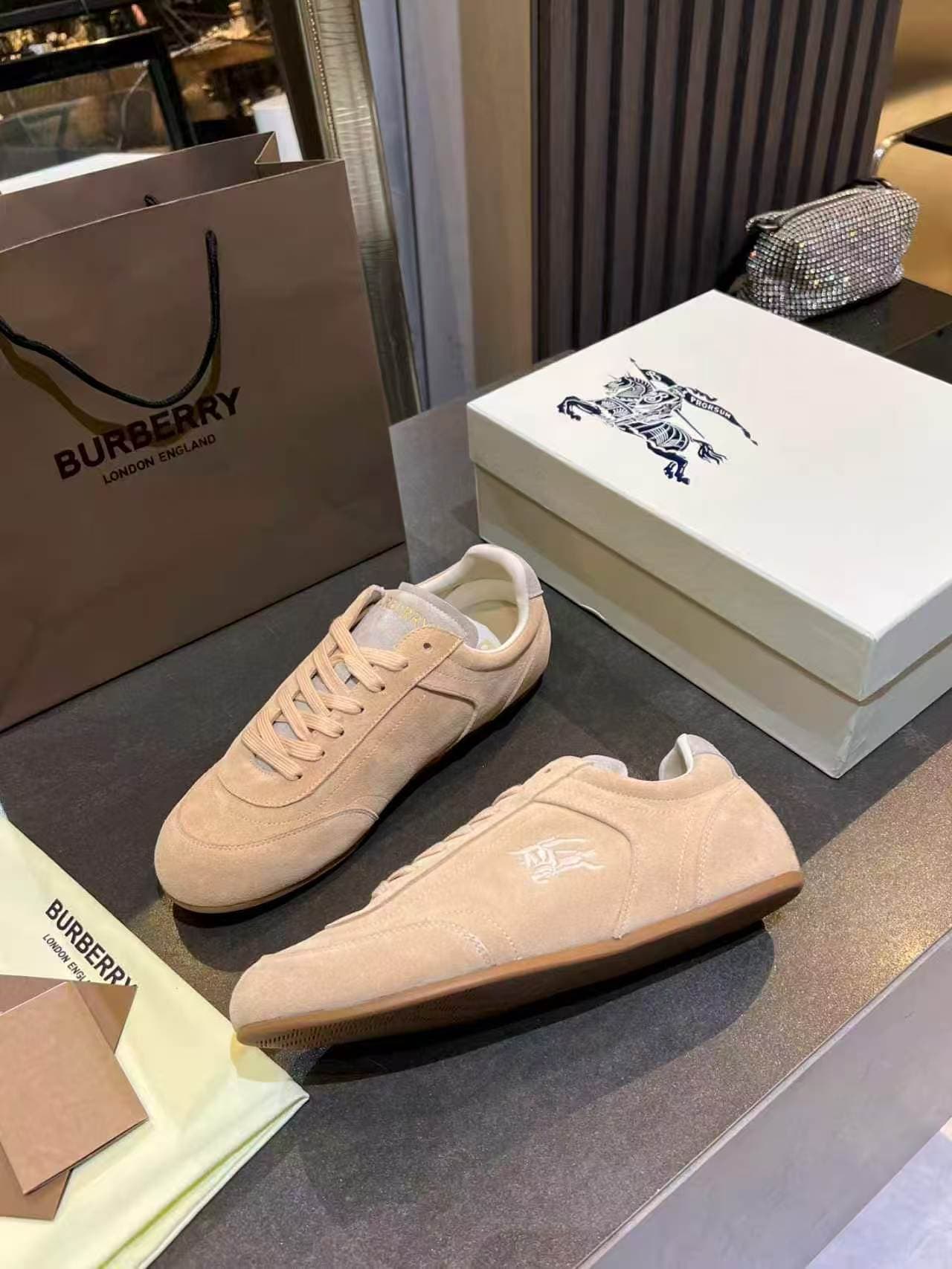 D3147 BURBERRY — image 2