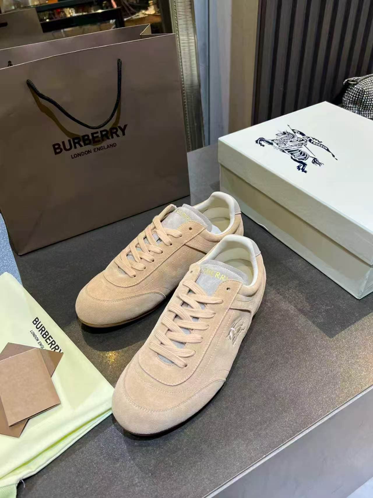 D3147 BURBERRY — image 3