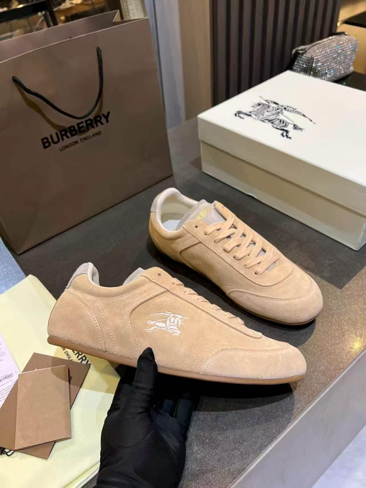 D3147 BURBERRY — image 1
