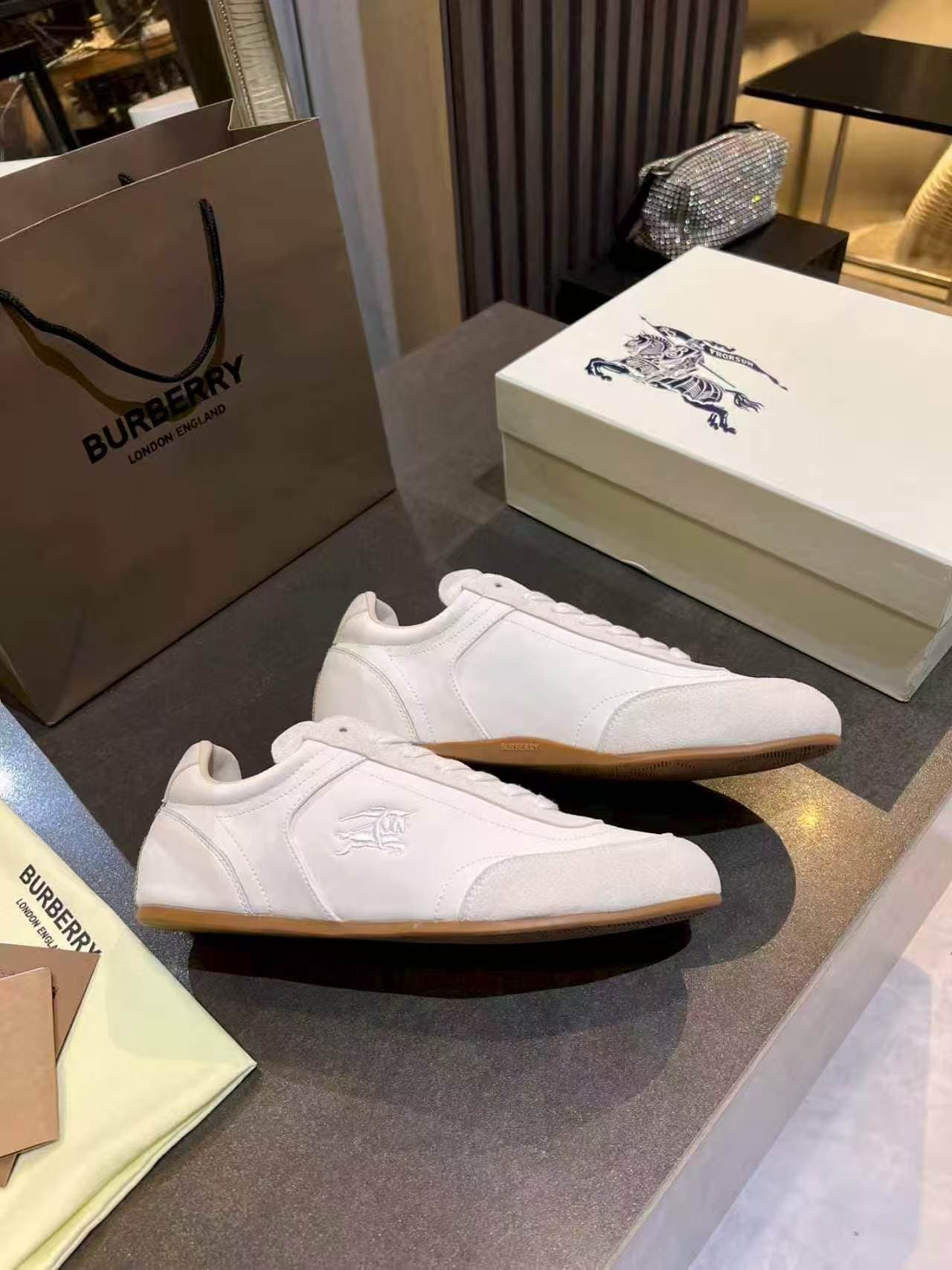D3146 BURBERRY — image 6
