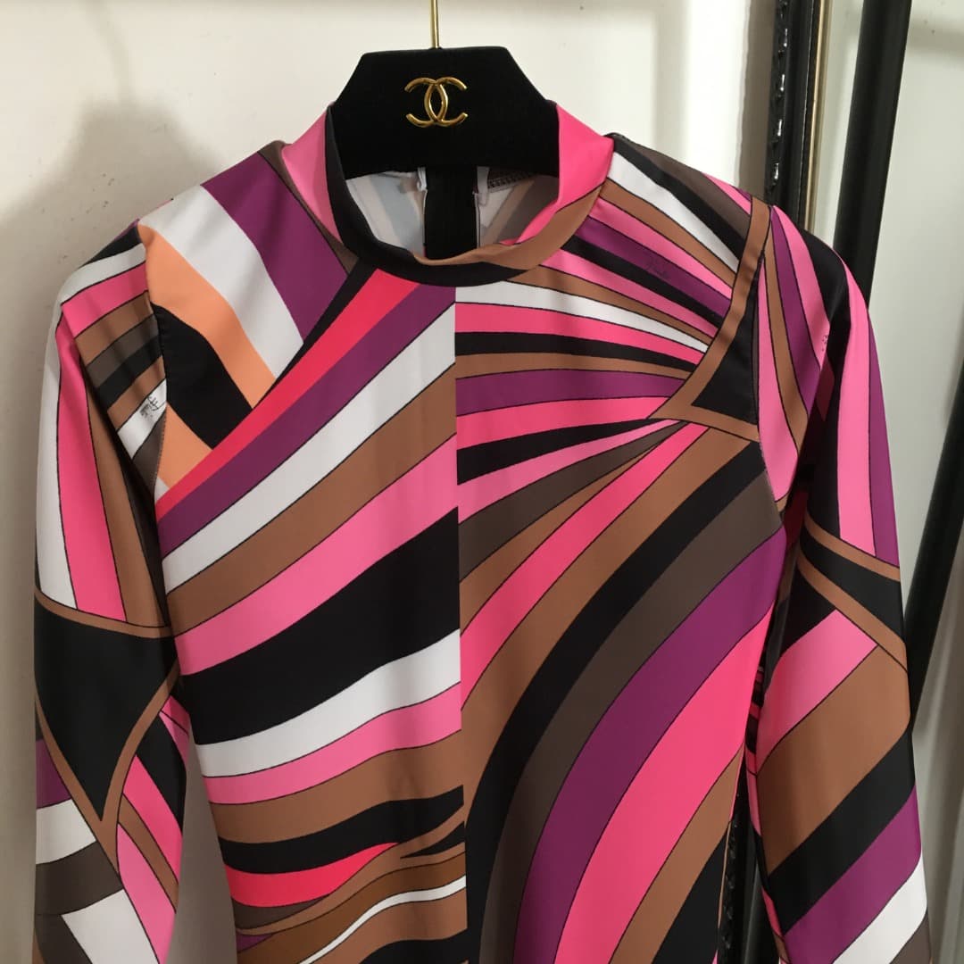 C24952 Style number 20250721 Pucc* New model, non-positioned, abstract print, long-sleeved bodysuit swimsuit (with chest pad), pink, S-XL. 【Size M: Chest circumference 76, sleeve length 55, total length 134】 — image 2