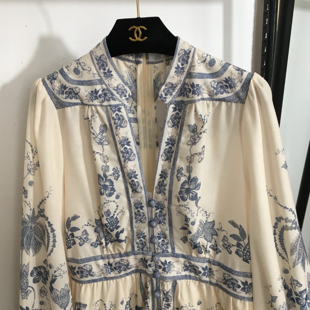 C18217 Style number 20252712 Zimmermann new model, elegant vintage/retro floral print, V-neck, waist-catching lantern long-sleeved dress. Colors: blue, pink, brown. S-XL sizes available. [Size M: bust 92, waist 78, sleeve length 65, overall length 145, we — image 2