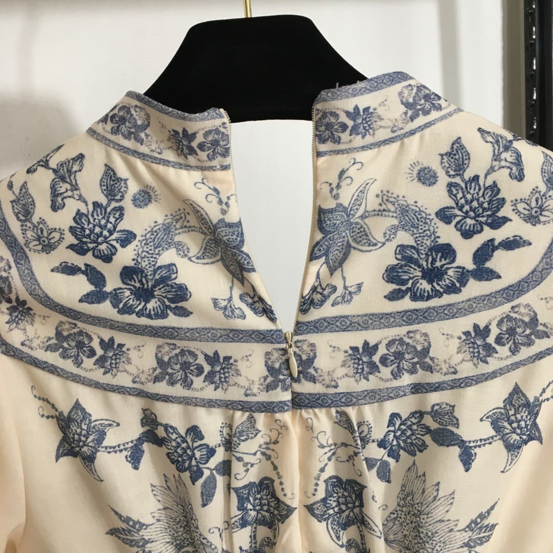 C18217 Style number 20252712 Zimmermann new model, elegant vintage/retro floral print, V-neck, waist-catching lantern long-sleeved dress. Colors: blue, pink, brown. S-XL sizes available. [Size M: bust 92, waist 78, sleeve length 65, overall length 145, we — image 8