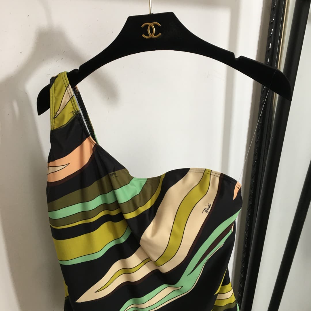 C24949 Style number 20253032 Pucc*. New model with mixed-color print and one-shoulder strap, one-piece swimsuit. Green color, sizes S-XL. 【XL size: bust size 88, length 72】 — image 2