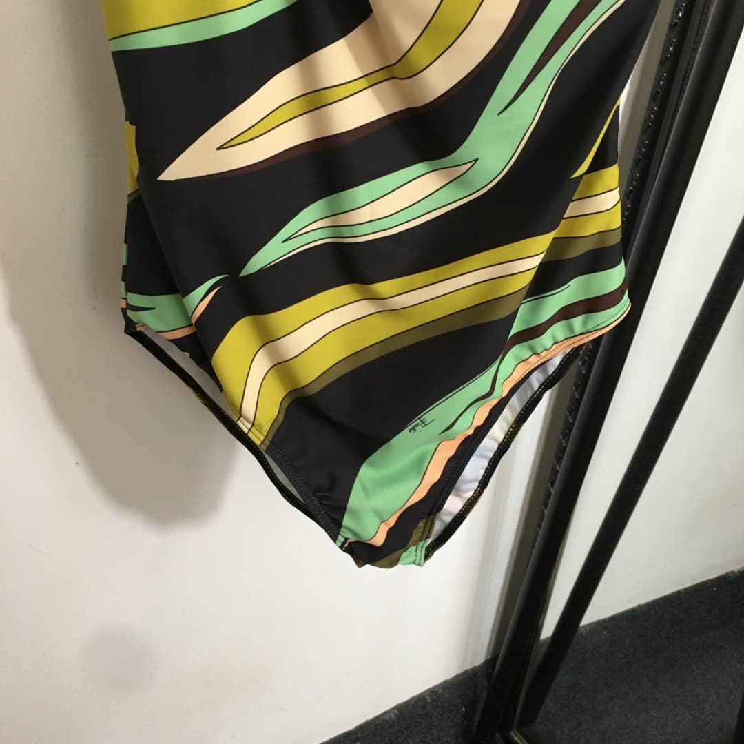 C24949 Style number 20253032 Pucc*. New model with mixed-color print and one-shoulder strap, one-piece swimsuit. Green color, sizes S-XL. 【XL size: bust size 88, length 72】 — image 3
