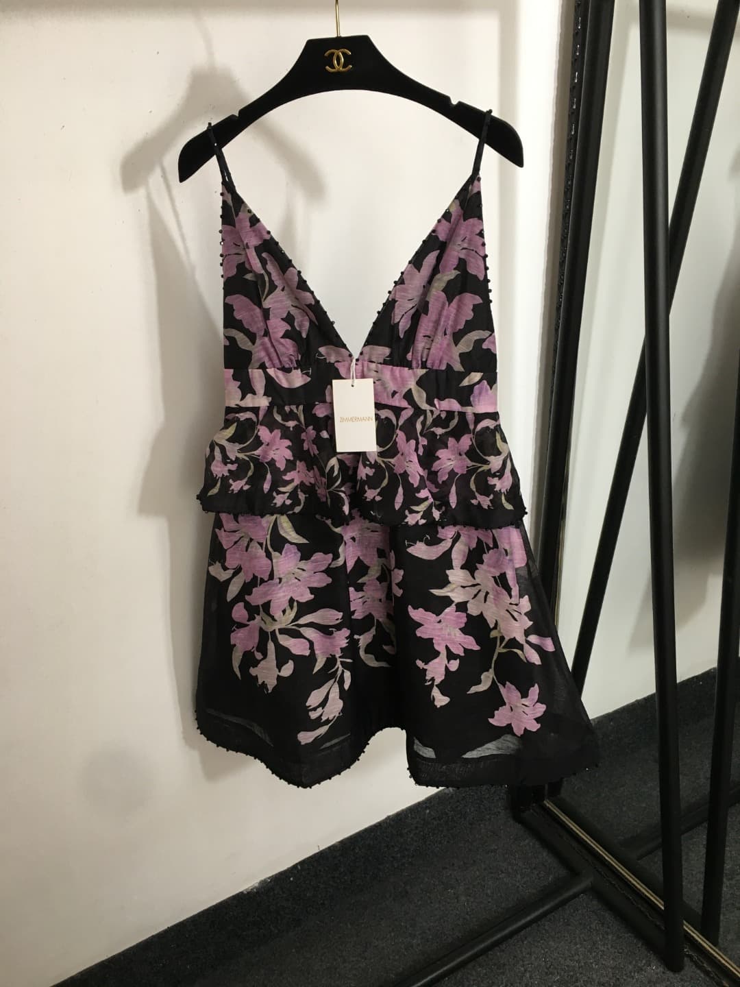 C18255 Item number: 20252648 Zimmermann new model, purple floral print, ruffled V-neck dress with waistband. Short skirt, beige and black colors, sizes S-XL. [Size M: elasticity of bust; waistband: 74; length: 82] 76 — image 3