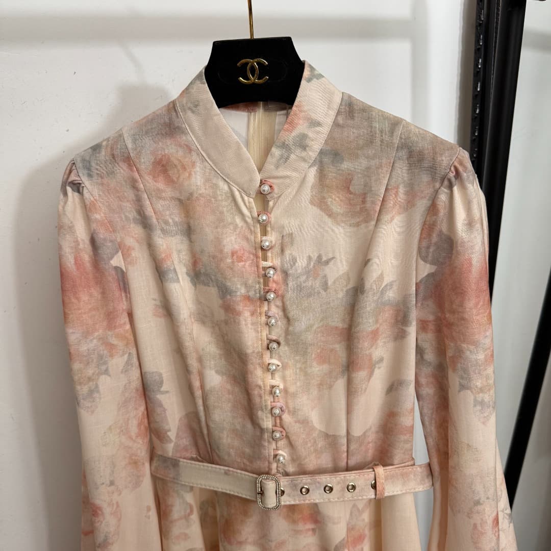 C18367 Item number: 20253780 Zimmermann – New design. Pearl buttons, elegant floral print, stand-up collar, long skirt with inner straps and belt. Apricot color, sizes S-XL. [Size M: bust 60, skirt length 37; shoulder width 37; bust size 88; sleeve length — image 2