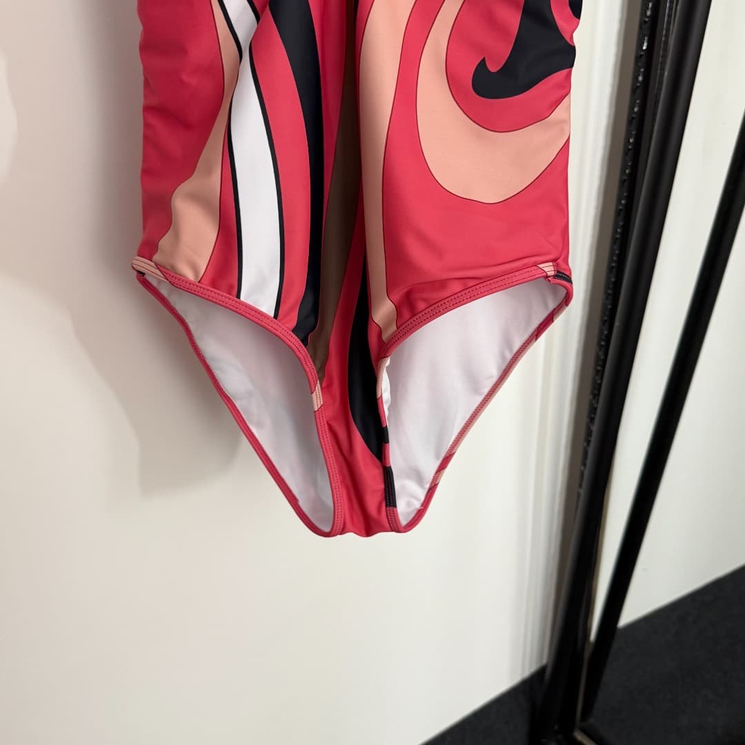 C24942 Order number: 20253917 Pucc*. New bikini with V-neck and backless design, rose red color, available in sizes S-XL. — image 3