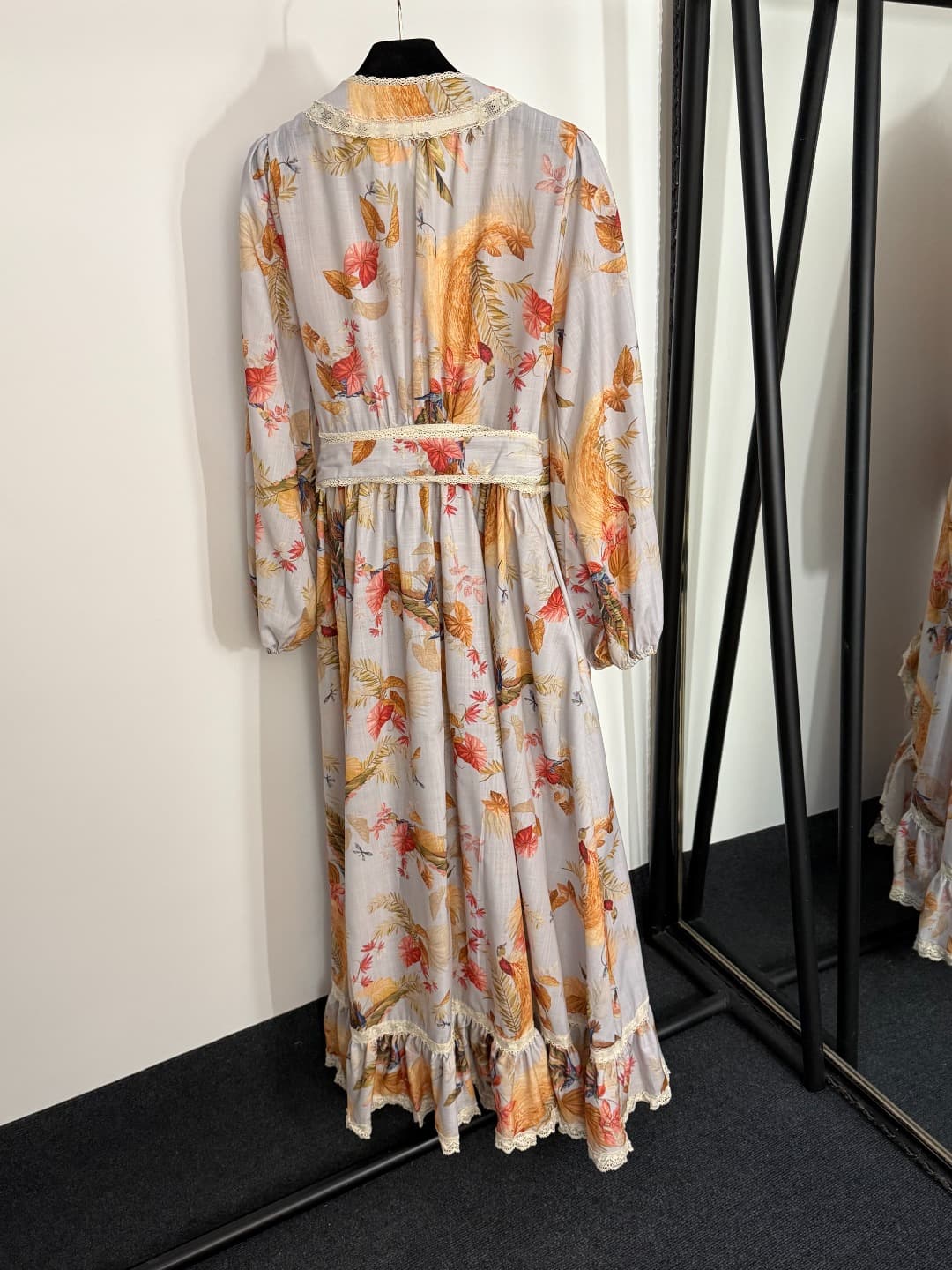 C18359 Style number 20253957 Zimmermann new model: Leaf-patterned lace, ruffles, waist-cinching V-neck, long-sleeved dress, light purple color, S-XL size. [Size M: bust 88, sleeve length 62, overall length 132] — image 8