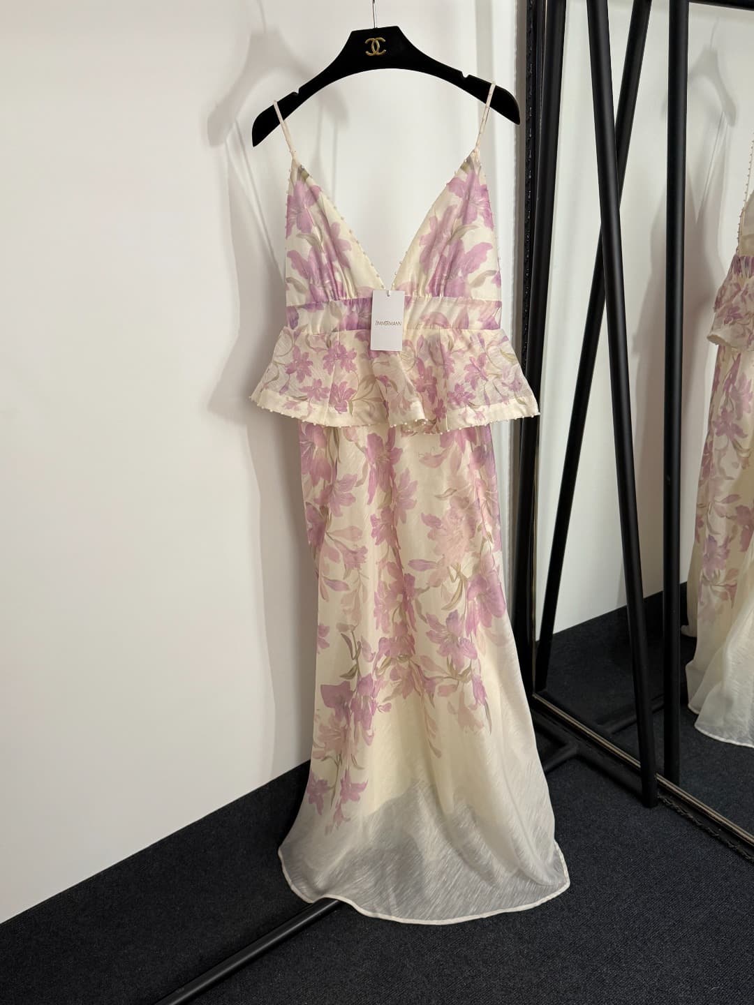 C18259 Item number: 20253959 Zimmermann – New model. Purple floral pattern,荷叶 shape waistline with bead details, V-neck dress with straps. Long dress, beige and black colors, sizes S-XL. [Size M; Elasticity of bust area: 76; Length: 140] — image 1