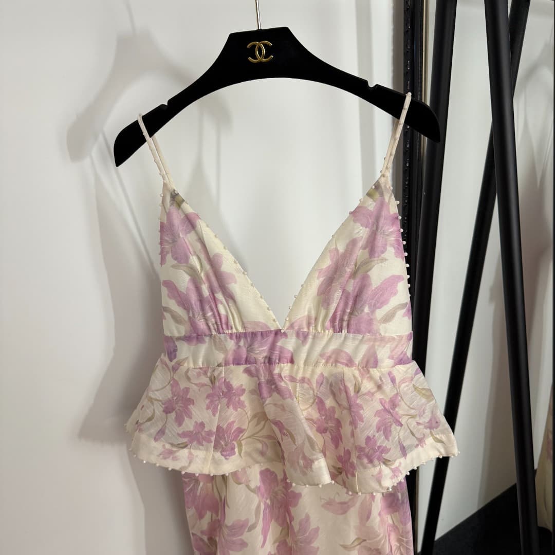 C18259 Item number: 20253959 Zimmermann – New model. Purple floral pattern,荷叶 shape waistline with bead details, V-neck dress with straps. Long dress, beige and black colors, sizes S-XL. [Size M; Elasticity of bust area: 76; Length: 140] — image 2