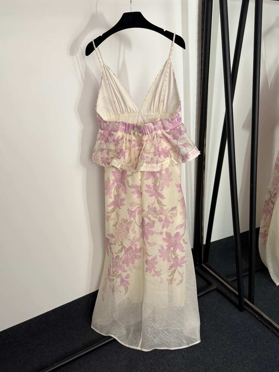 C18258 Item number: 20253959 Zimmermann – New model. Purple floral print.荷叶 silhouette with zipper-up V-neck and straps. Long dress, beige and black colors. S-XL sizes available. [Size M; elasticated bustline: 76; long length: 140] — image 2