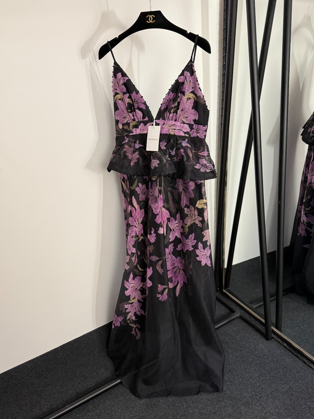 C18258 Item number: 20253959 Zimmermann – New model. Purple floral print.荷叶 silhouette with zipper-up V-neck and straps. Long dress, beige and black colors. S-XL sizes available. [Size M; elasticated bustline: 76; long length: 140] — image 3