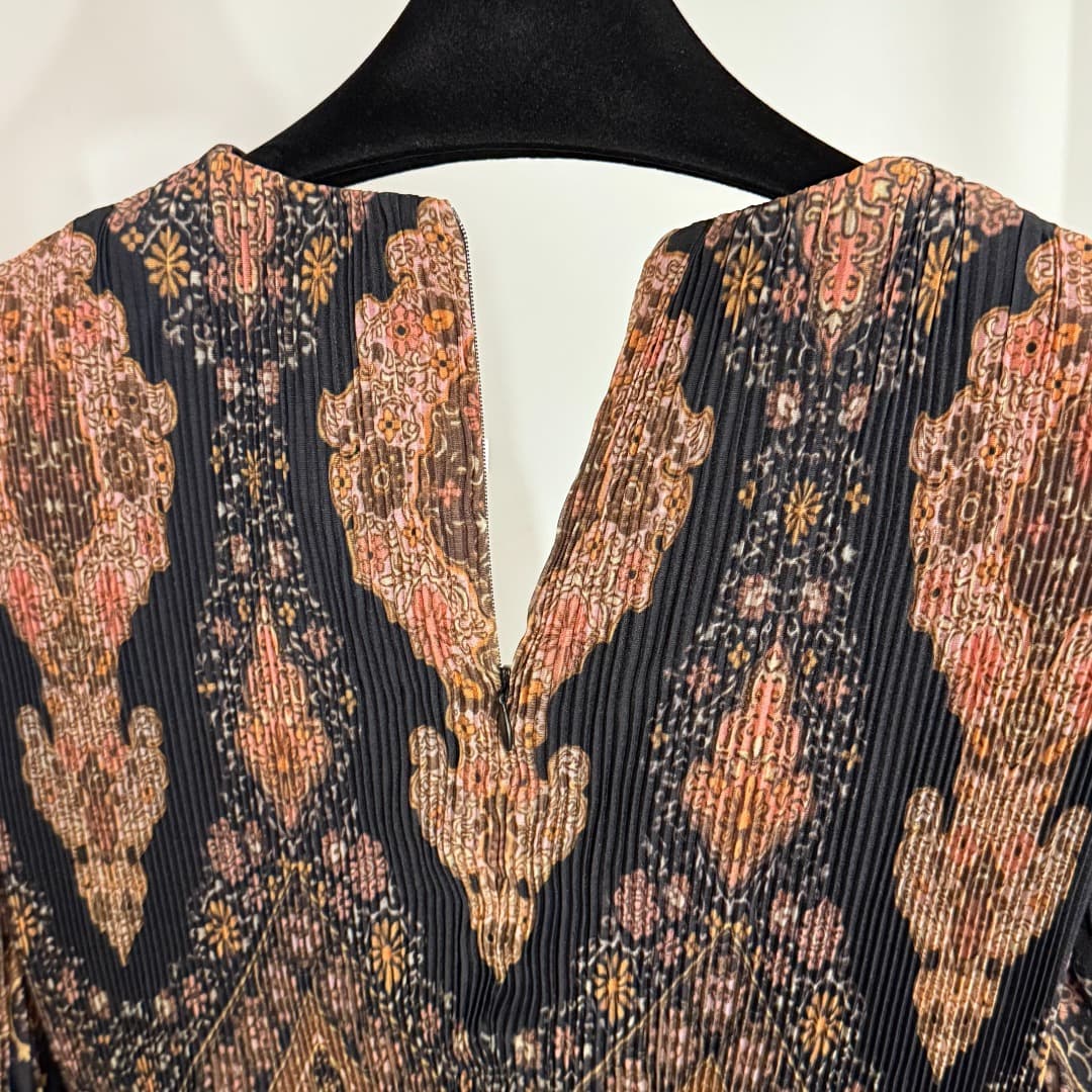 C18225 Style No. 20254025 Zimmermann Vintage/retro pattern print, 3D pleated V-neck mid-thigh short-sleeve dress. Long dress, black, apricot color, S-XL. [Size M: bust 84, waist 70, sleeve length 42, overall length 124] — image 5