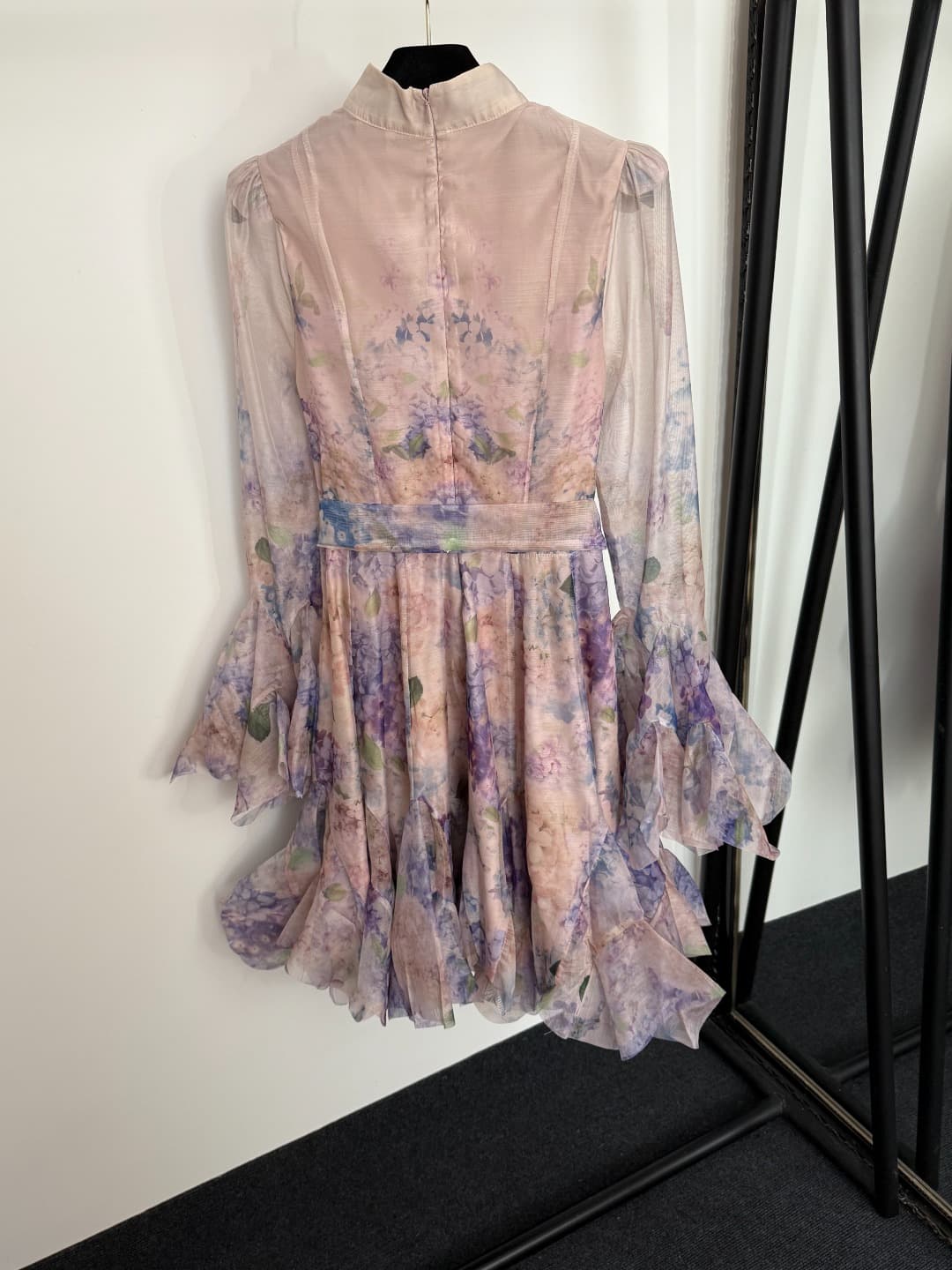 C18262 Item number: 20254120 Zimmermann new model. Hyacinth flower print,荷叶-shaped belt, bell-shaped long-sleeved dress with a short skirt. Purple and yellow colors. S-XL sizes. [Size M: bust size 90, sleeve length 66, waist size 72, overall length 95] — image 7