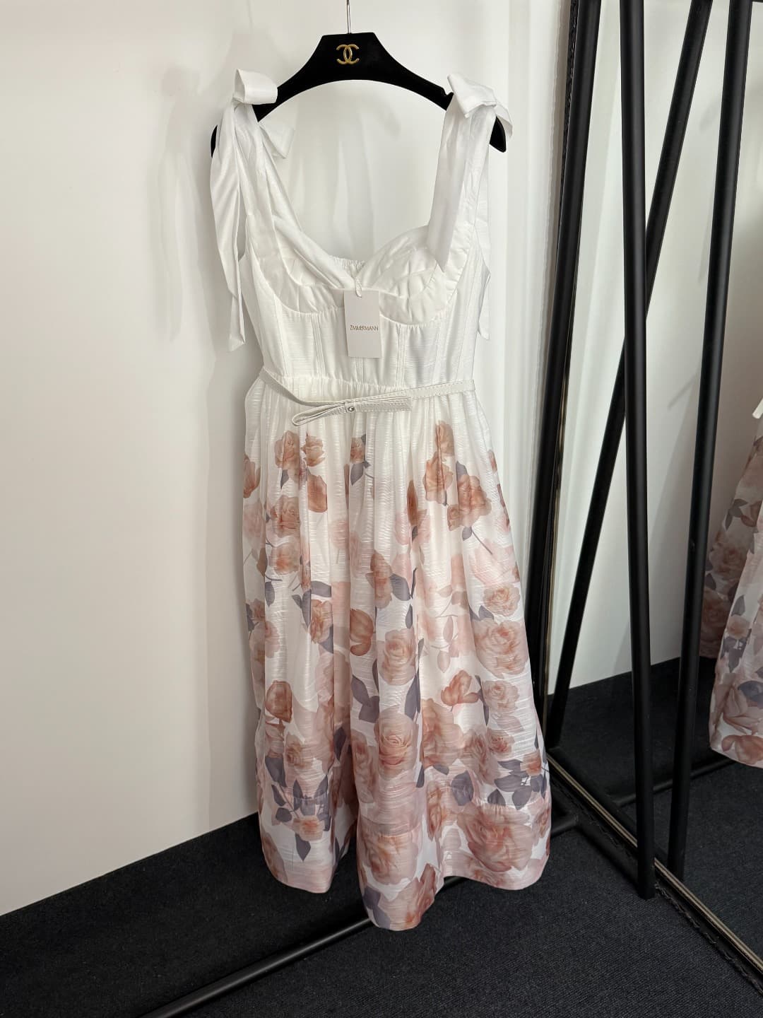 C18216 Item number 20254224 Zimmermann new model, pink rose flower print, bowed belt dress. Long dress with a belt, available in white and black sizes S-XL. [Size M: bust 82, waist 70, length 113]
