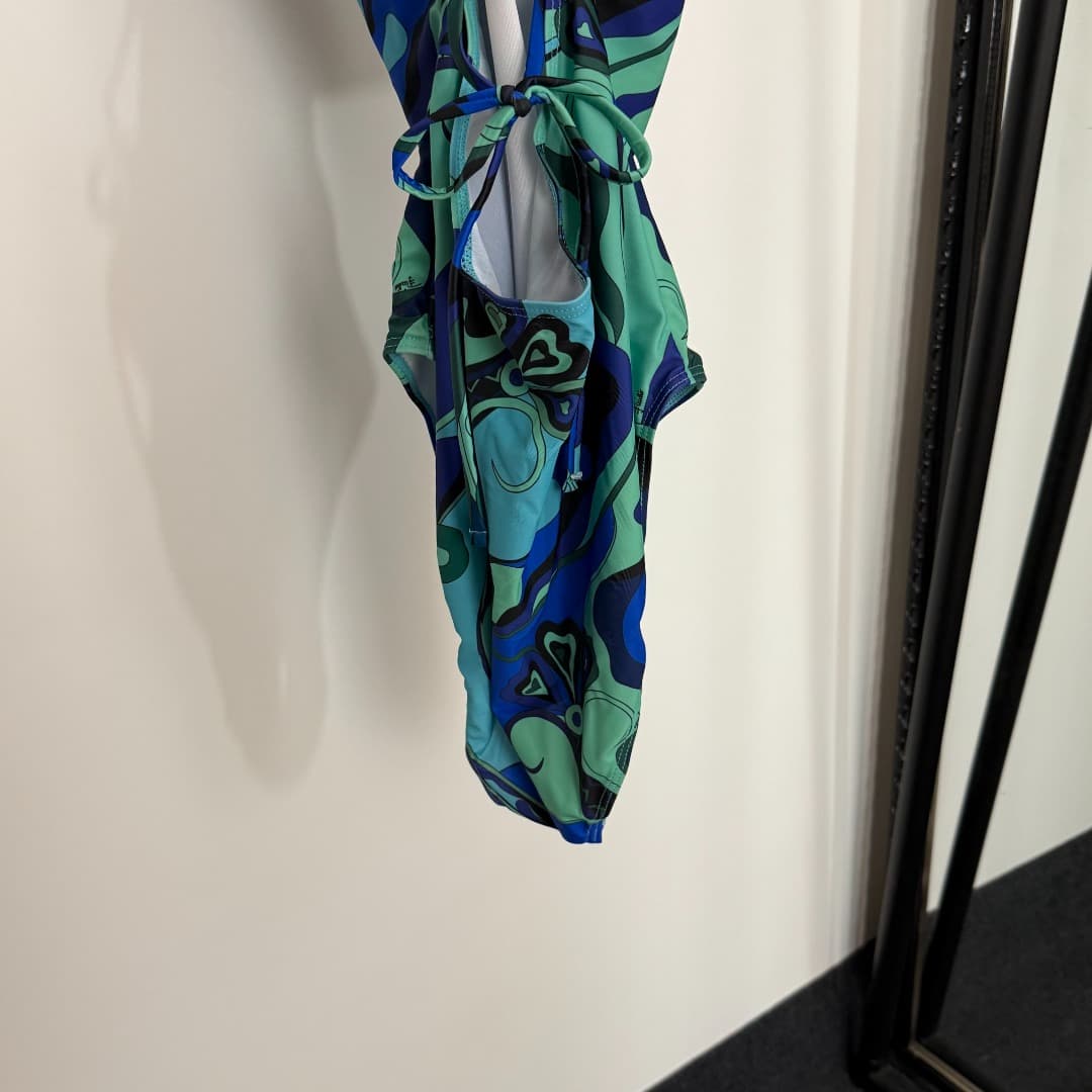 C24932 Style number 20254337 Pucc*. New model with abstract flower pattern print in mixed colors. Seductive, cool one-piece swimsuit with backless design (with silk scarf). Green color, sizes S-XL. — image 5