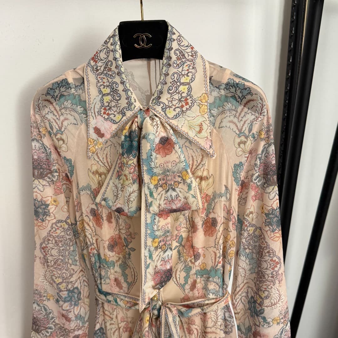 C18357 Style number 20259334 Zimmermann* Vintage/retro colored flower print, belt-lined waist-cinching collar long-sleeved shirt dress. Long dress with straps for lining, apricot color, S-XL sizes. [Size M: bust 94, length 105; bust 90, sleeve length 72,  — image 2