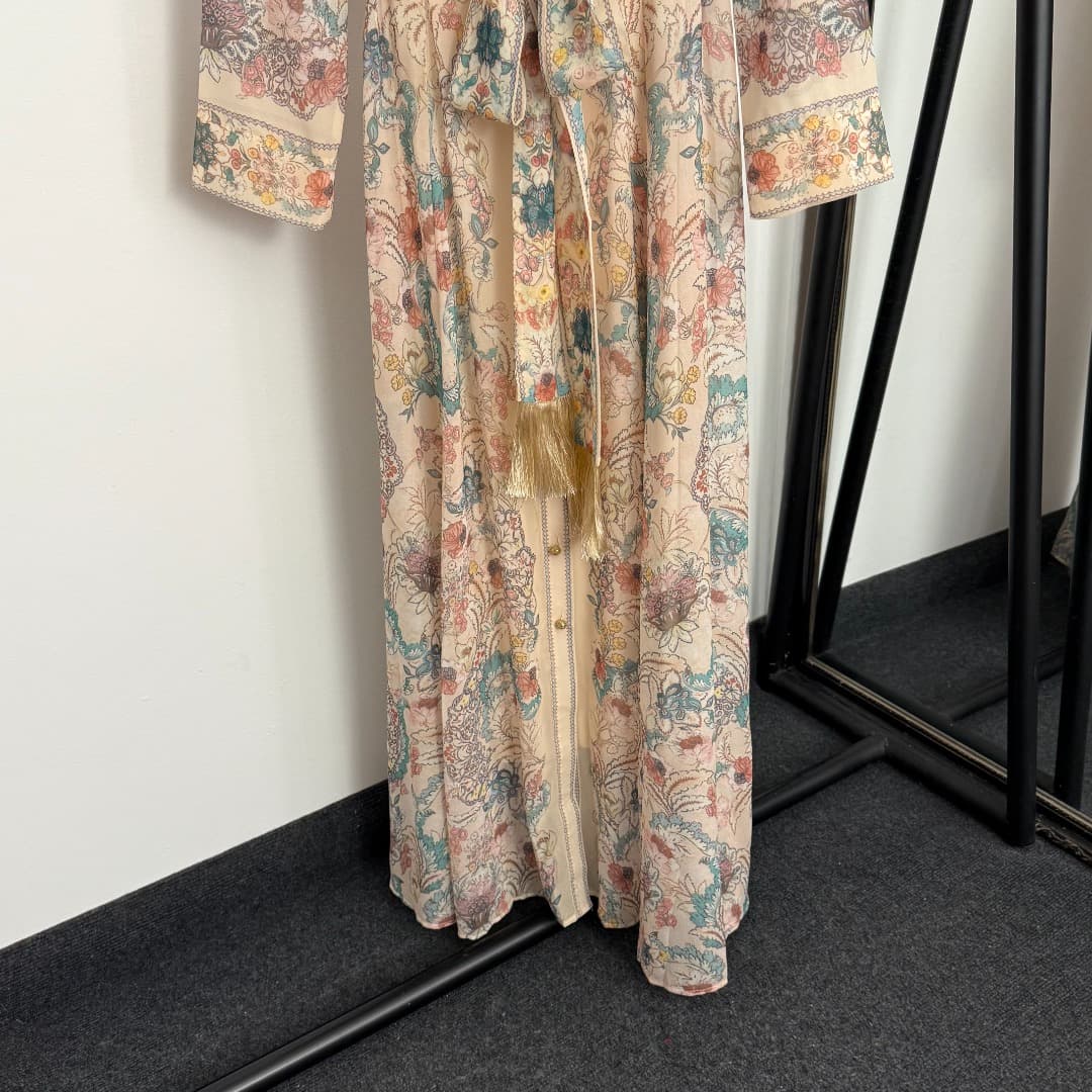 C18357 Style number 20259334 Zimmermann* Vintage/retro colored flower print, belt-lined waist-cinching collar long-sleeved shirt dress. Long dress with straps for lining, apricot color, S-XL sizes. [Size M: bust 94, length 105; bust 90, sleeve length 72,  — image 3