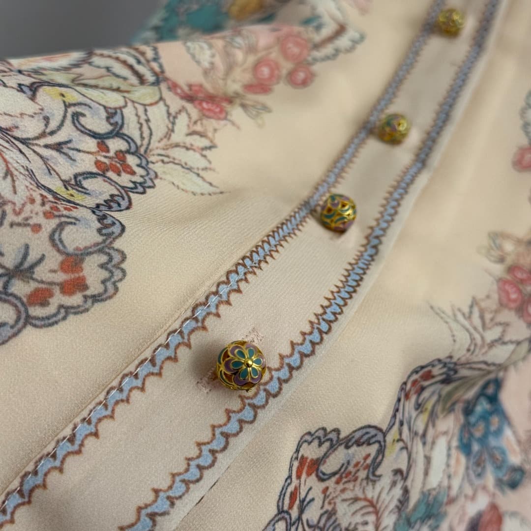 C18357 Style number 20259334 Zimmermann* Vintage/retro colored flower print, belt-lined waist-cinching collar long-sleeved shirt dress. Long dress with straps for lining, apricot color, S-XL sizes. [Size M: bust 94, length 105; bust 90, sleeve length 72,  — image 5