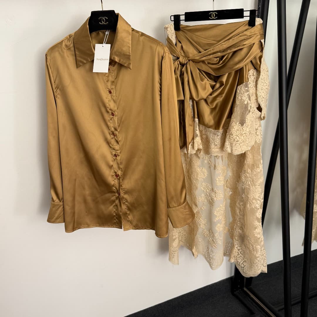 C18356 Item number: 20260258 Zimmermann*. High-end silk set of new design: red-button tailored long-sleeved shirt + belt-trimmed cinched fake lace overlay silk skirt, khaki color, S-XL sizes. [Size M: shoulder width 43, bust circumference 114, sleeve leng — image 1