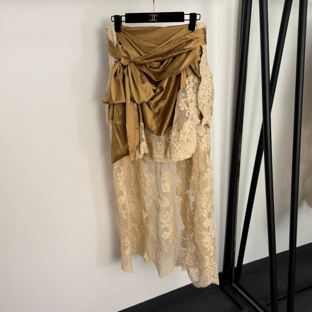 C18356 Item number: 20260258 Zimmermann*. High-end silk set of new design: red-button tailored long-sleeved shirt + belt-trimmed cinched fake lace overlay silk skirt, khaki color, S-XL sizes. [Size M: shoulder width 43, bust circumference 114, sleeve leng — image 5