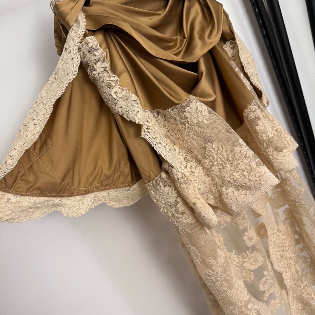 C18356 Item number: 20260258 Zimmermann*. High-end silk set of new design: red-button tailored long-sleeved shirt + belt-trimmed cinched fake lace overlay silk skirt, khaki color, S-XL sizes. [Size M: shoulder width 43, bust circumference 114, sleeve leng — image 6