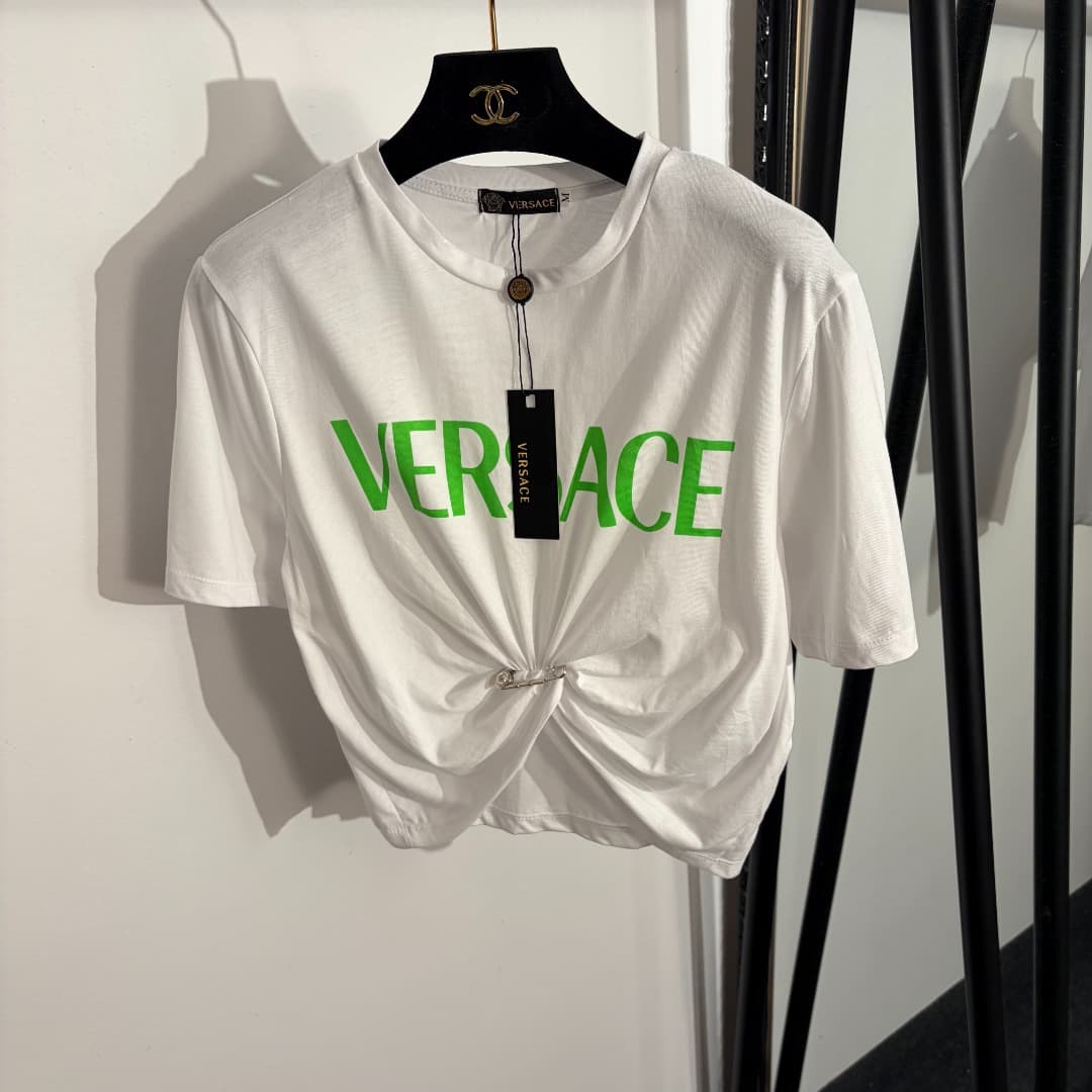 C18577 Item number: 20262566 Versac*. New model, letter-printed, Medusa pin and straps, slimming short length, cut-out short sleeves T-shirt. Colors: black, pink, white (black text), white (green text). S-XL sizes available. [S size: shoulder width 37, bu — image 4