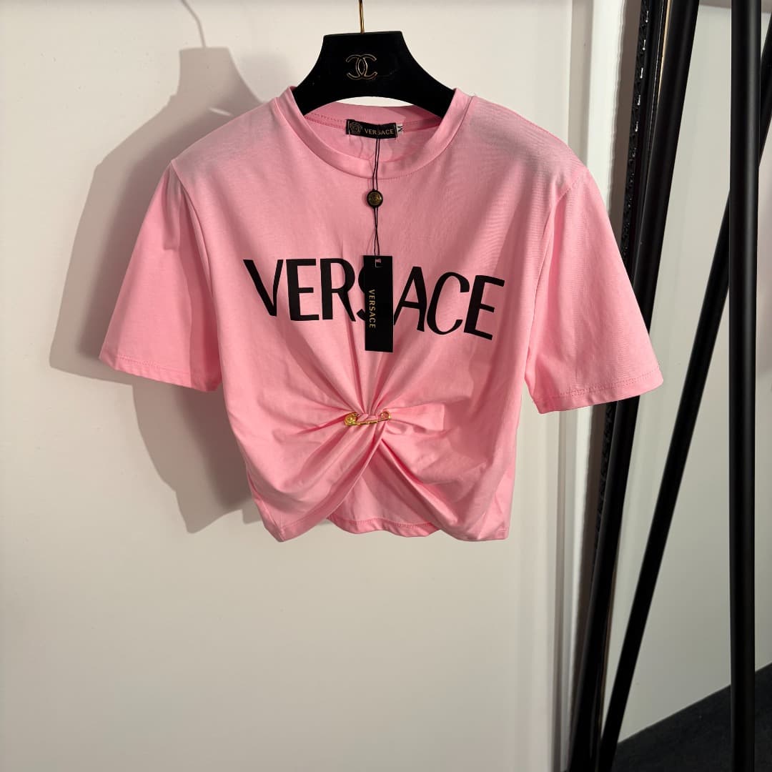 C18577 Item number: 20262566 Versac*. New model, letter-printed, Medusa pin and straps, slimming short length, cut-out short sleeves T-shirt. Colors: black, pink, white (black text), white (green text). S-XL sizes available. [S size: shoulder width 37, bu — image 6