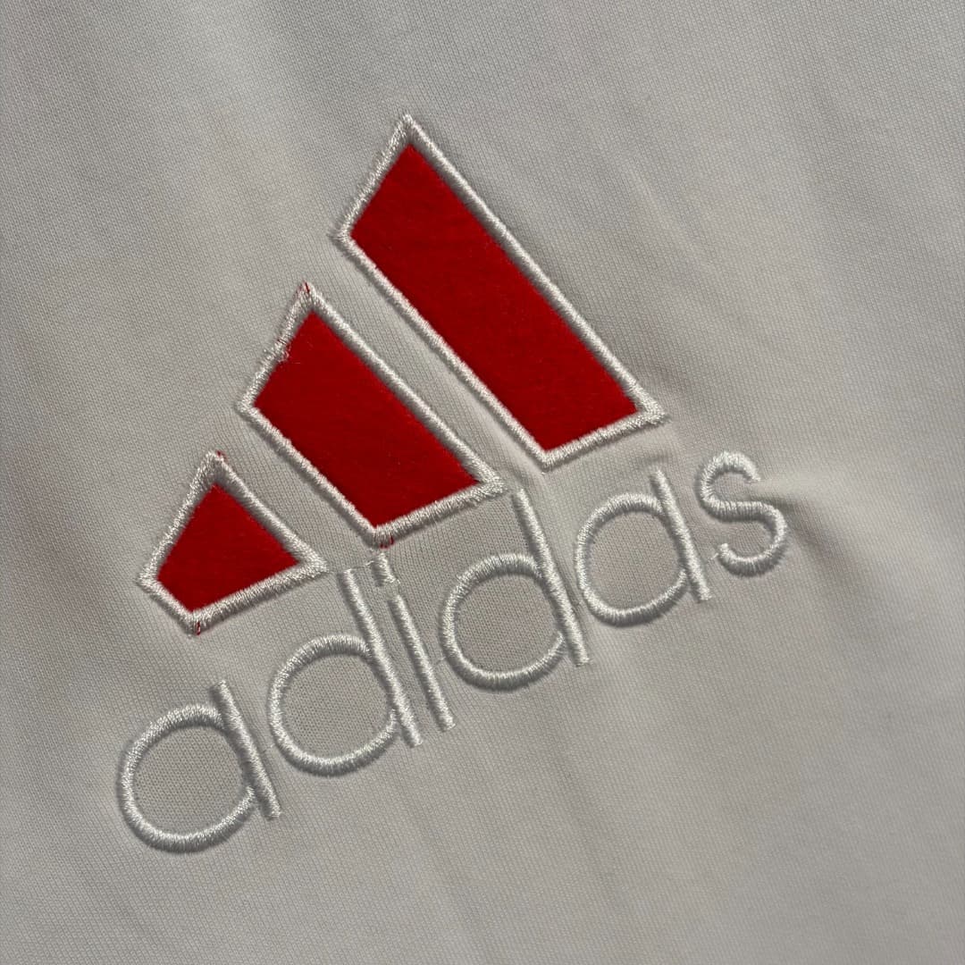 C18589 Item number: 20262584. Adida* Athletic set: a letter-embroidered loose-cropped T-shirt + stretch high-waist casual pants. Colors: white, black. Sizes: S, M, L. [Size M: shoulder width 49, chest circumference 118, sleeve length 23, overall length 67 — image 3