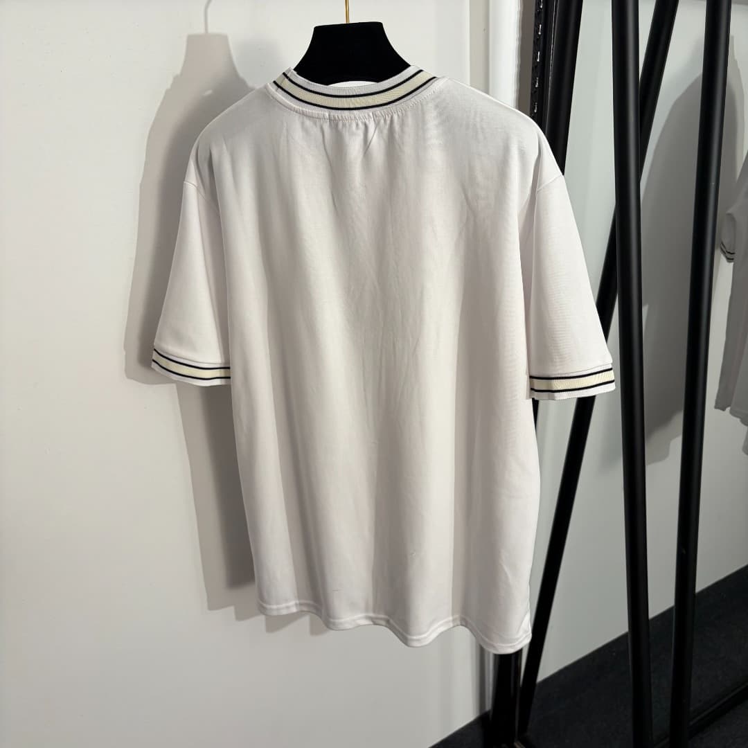 C18589 Item number: 20262584. Adida* Athletic set: a letter-embroidered loose-cropped T-shirt + stretch high-waist casual pants. Colors: white, black. Sizes: S, M, L. [Size M: shoulder width 49, chest circumference 118, sleeve length 23, overall length 67 — image 4