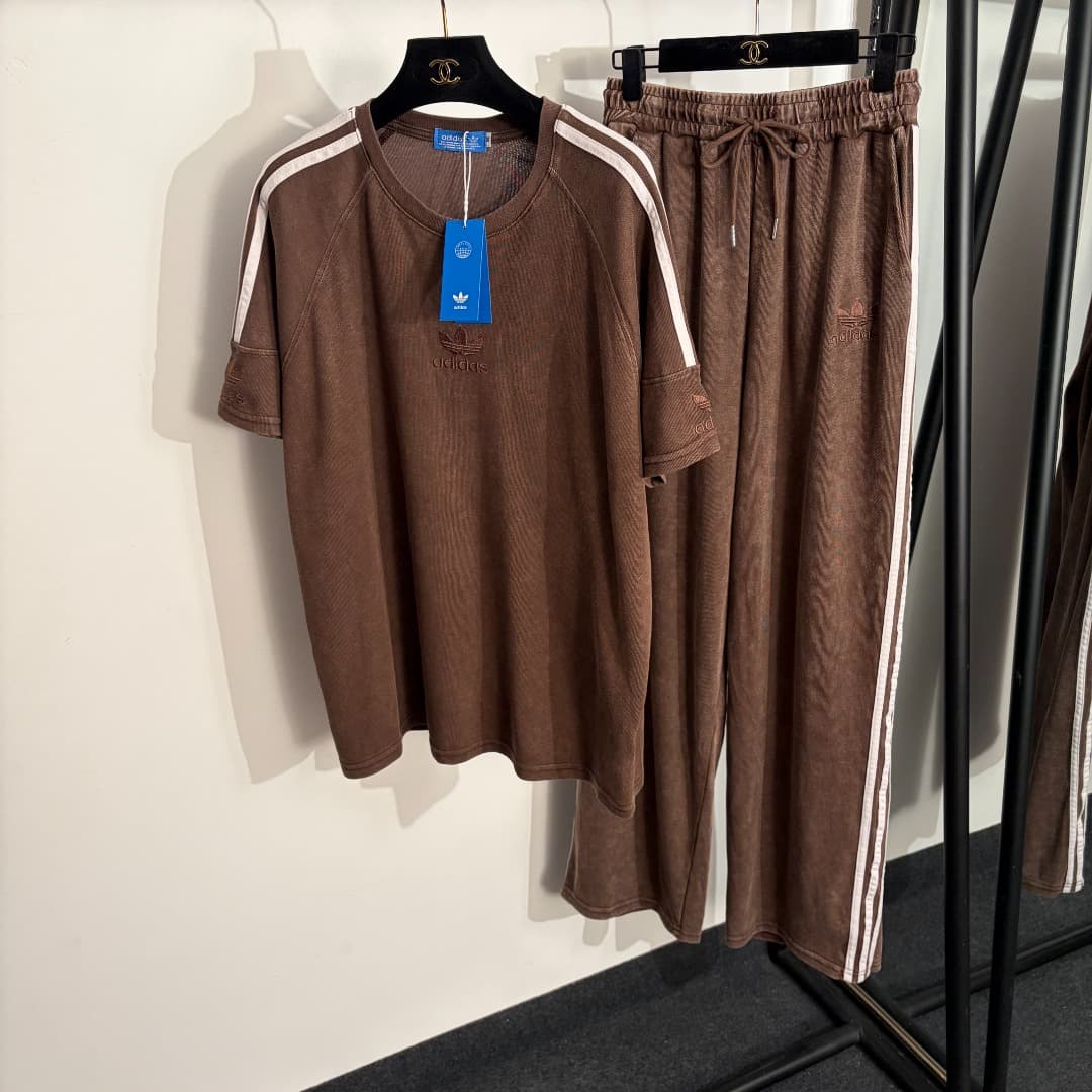 C18581 Style number 20262587 Adida* New Adidas sports set: crop T-shirt with Clover letter embroidery + casual pants with straps, in black and khaki colors, SML sizes. [Size M: bust 118, arm length 34,Pants length 69; waist circumference 66, elastic waist — image 2