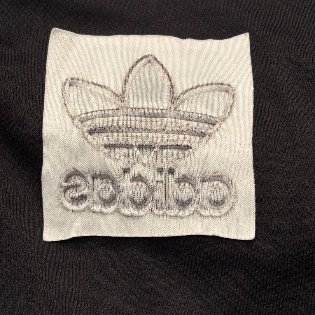 C18580 Item number: 20262588. Adida* Adidas sports set: vintage/retro distressed short-sleeve T-shirt with clover logo + leg-wrapping high-waist pants, black and gray colors, SML sizes. [Size M: shoulder width 48, chest circumference 110, sleeve length 21 — image 4