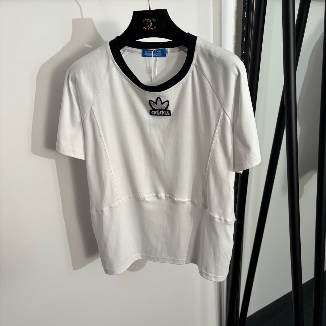 C18579 Item number: 20262589. Adida* Adidas sports set: T-shirt with clover letter embroidery on short sleeves + high-waisted pants with side stripes. Colors: gray-white, black, red. Sizes: S, M, L. [For size M: bust circumference 100, sleeve length 29, w — image 2