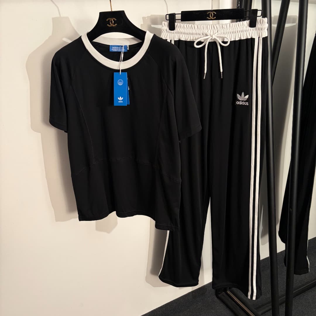 C18578 Item number: 20262589. Adida*Adidas sports set: T-shirt with clover letter embroidery on short sleeves + long pants with side stripes. Colors: gray-white, black, red. Sizes: S, M, L. [For size M: bust circumference 100, sleeve length 29, hip circum — image 2