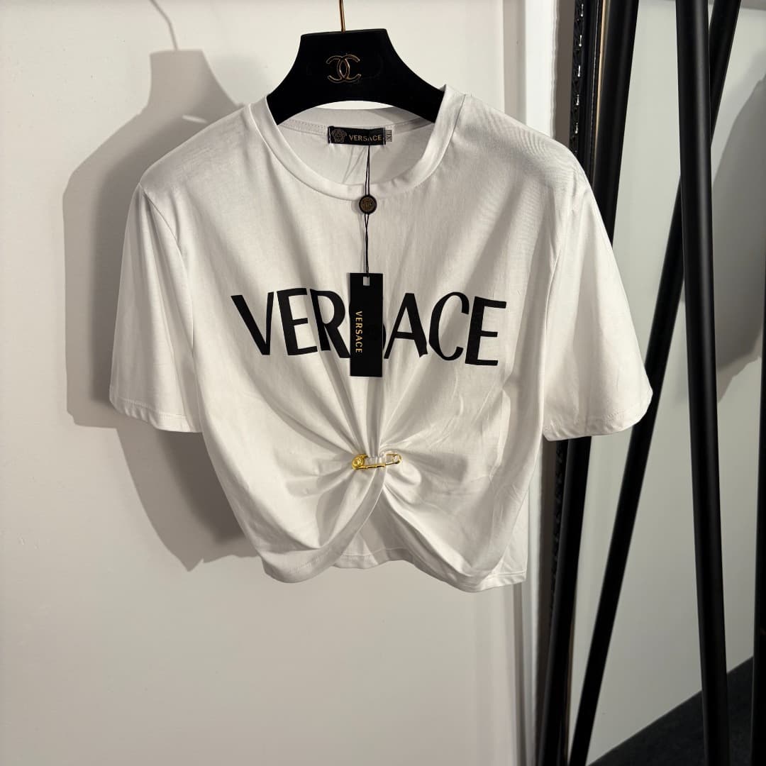 C18576 Item number: 20262591 Versac*. New set: a letter-printed Medusa pinstripe short-sleeved T-shirt + high-waist elastic leg coverings. Colors: white, black. S-XXL sizes available. [Size M: shoulder width 38, bust size 86, sleeve length 20, overall len — image 2