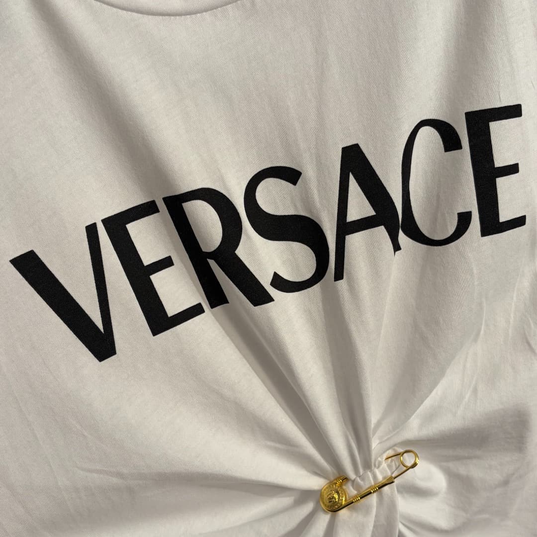 C18576 Item number: 20262591 Versac*. New set: a letter-printed Medusa pinstripe short-sleeved T-shirt + high-waist elastic leg coverings. Colors: white, black. S-XXL sizes available. [Size M: shoulder width 38, bust size 86, sleeve length 20, overall len — image 3