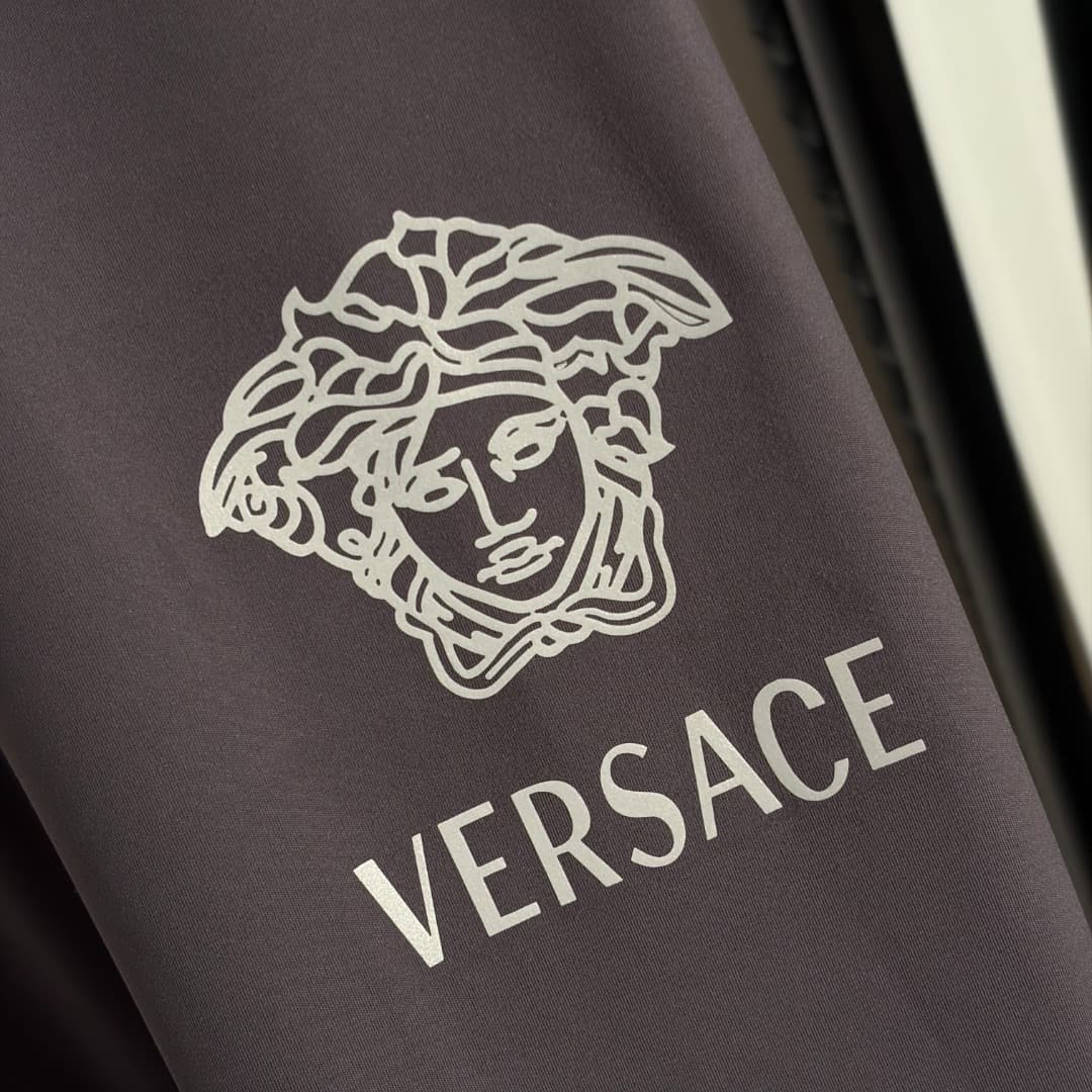 C18576 Item number: 20262591 Versac*. New set: a letter-printed Medusa pinstripe short-sleeved T-shirt + high-waist elastic leg coverings. Colors: white, black. S-XXL sizes available. [Size M: shoulder width 38, bust size 86, sleeve length 20, overall len — image 7